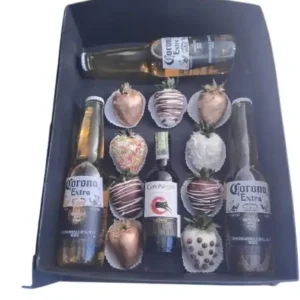 Caja de fresas con vino y cervezas